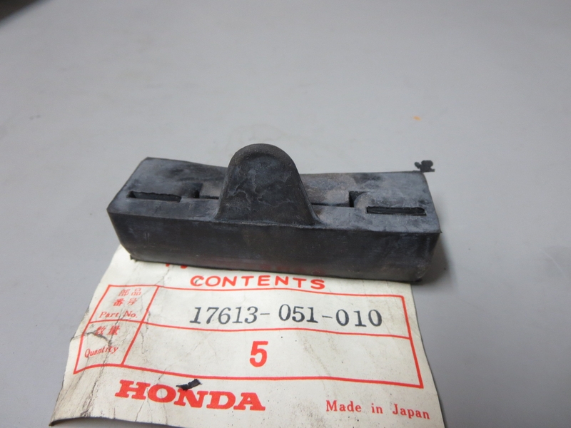 GUMMIDÄMPFER, BENZINTANK