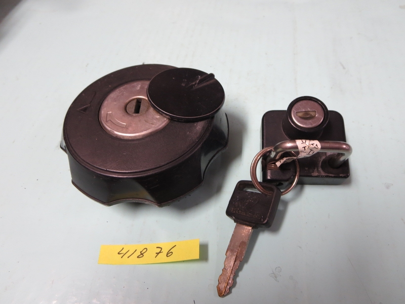 Tankdeckel, Helmhalter