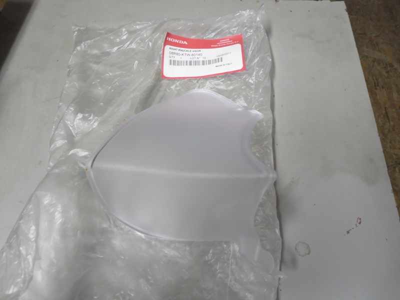 RIGHT KNUCKLE VISOR